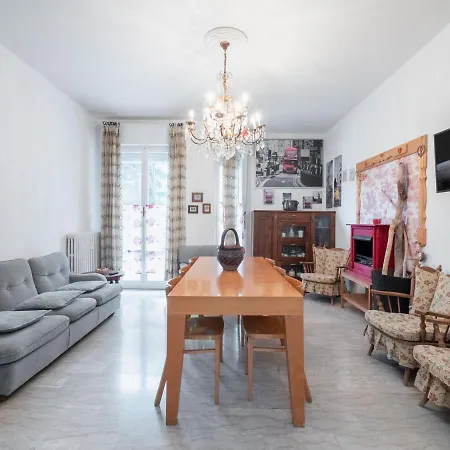 Flaminia Bright & Roomy Apartment *
