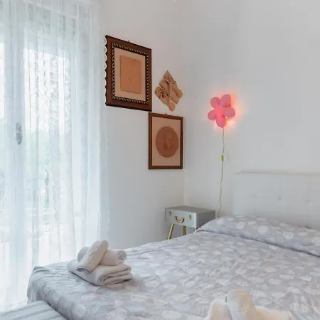 Flaminia Bright & Roomy アパート ペザロ