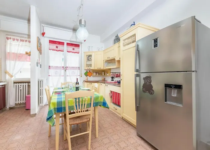 Flaminia Bright & Roomy Apartment Pesaro